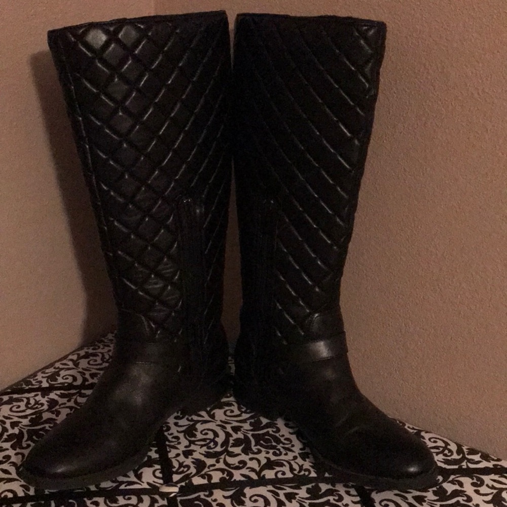 Black boots